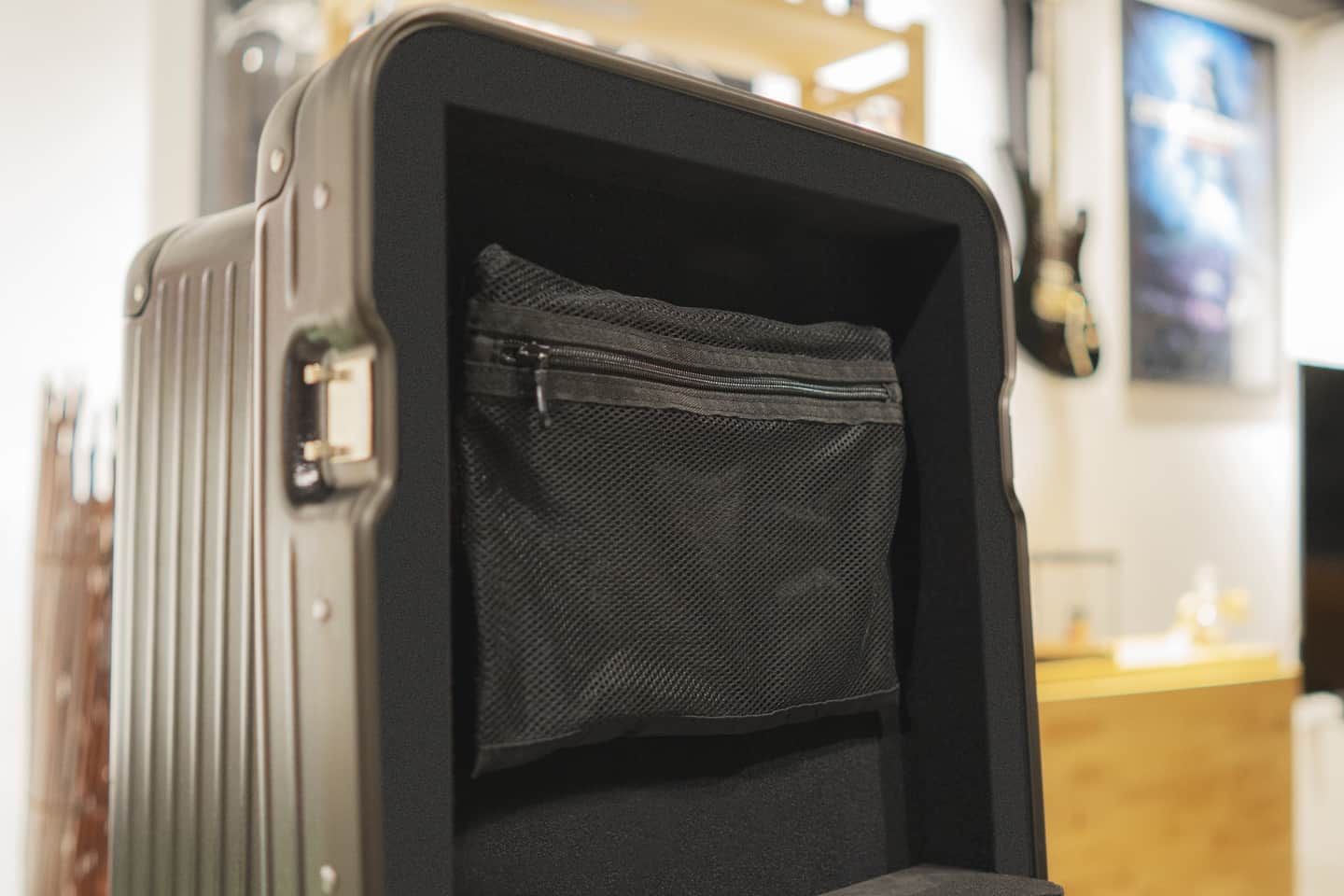 QUANTUM INDUSTRIES - GTX01 PRO TOURING GUITAR CASE