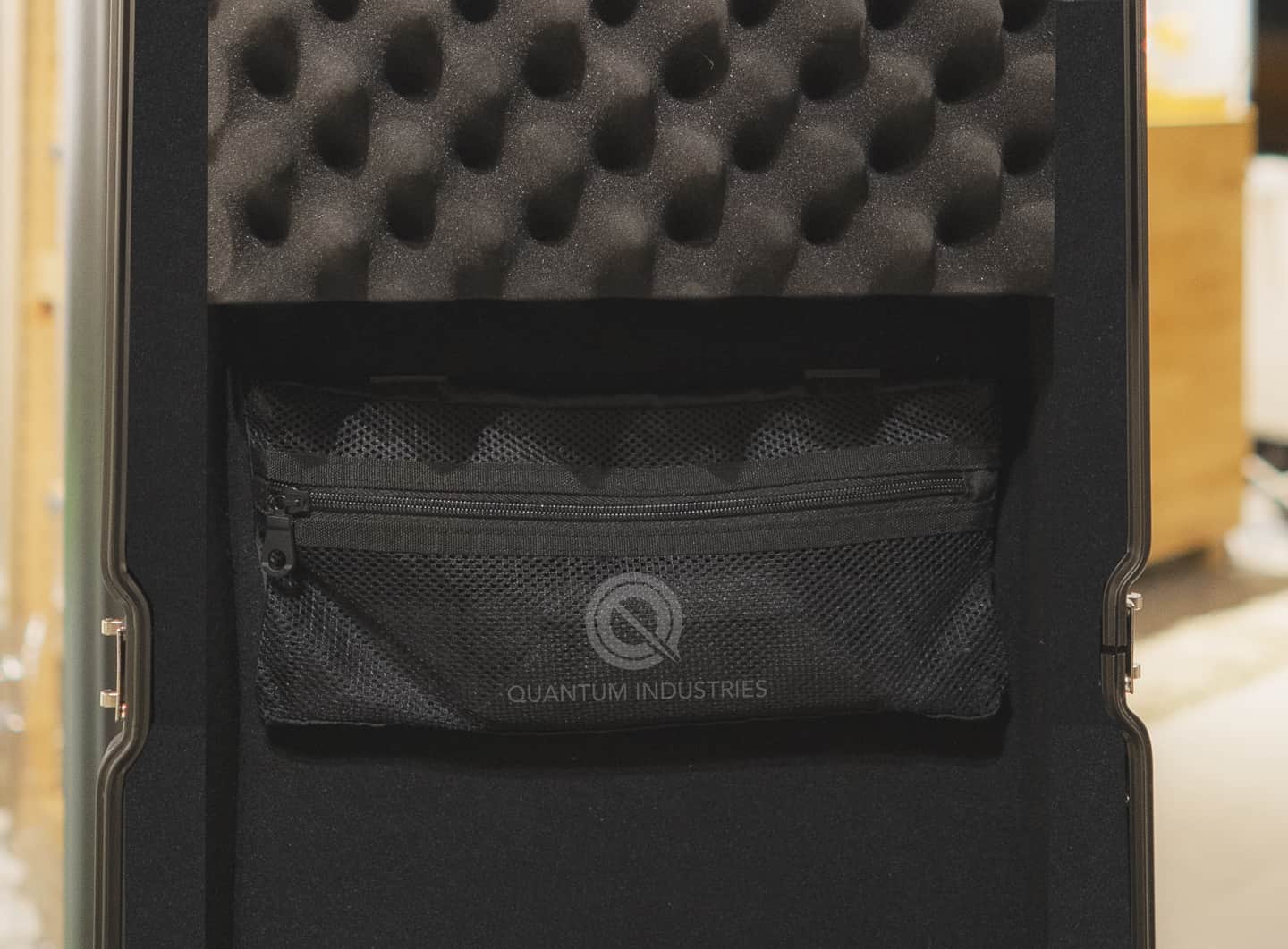 QUANTUM INDUSTRIES - GTX01 PRO TOURING GUITAR CASE