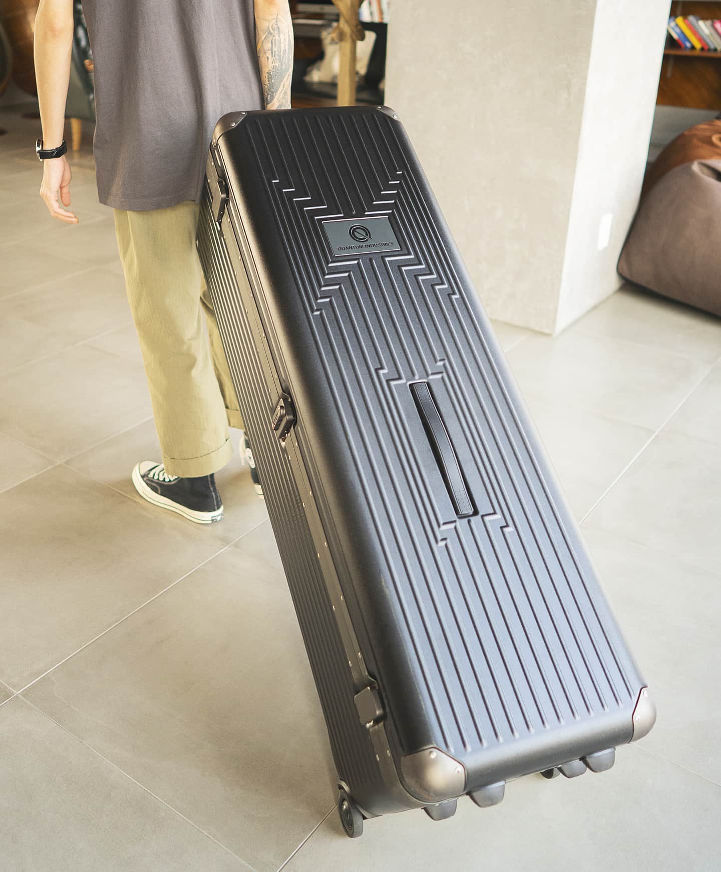 QUANTUM INDUSTRIES - GTX01 PRO TOURING GUITAR CASE